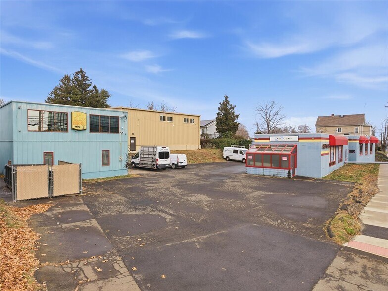 More Photos Of 559 Orange Ave, West Haven, Ct, West Haven Storefront For Sale