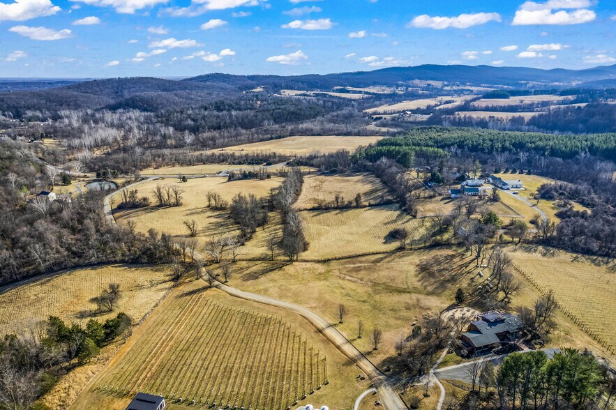 More Photos Of 23130 Briar Patch Ln, Middleburg Hospitality For Sale