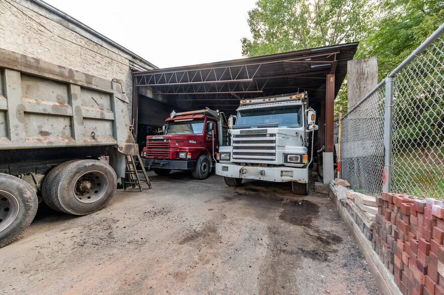 More Photos Of 335-337 E Jersey St, Elizabeth Distribution For Sale