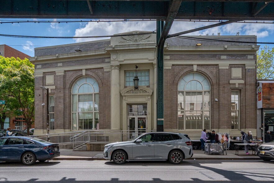 More Photos Of 114-20 Jamaica Ave, Jamaica Bank For Sale