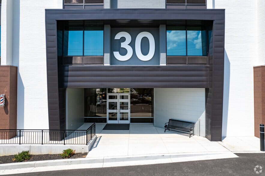 More Photos Of 30 E Padonia Rd, Timonium Medical For Lease