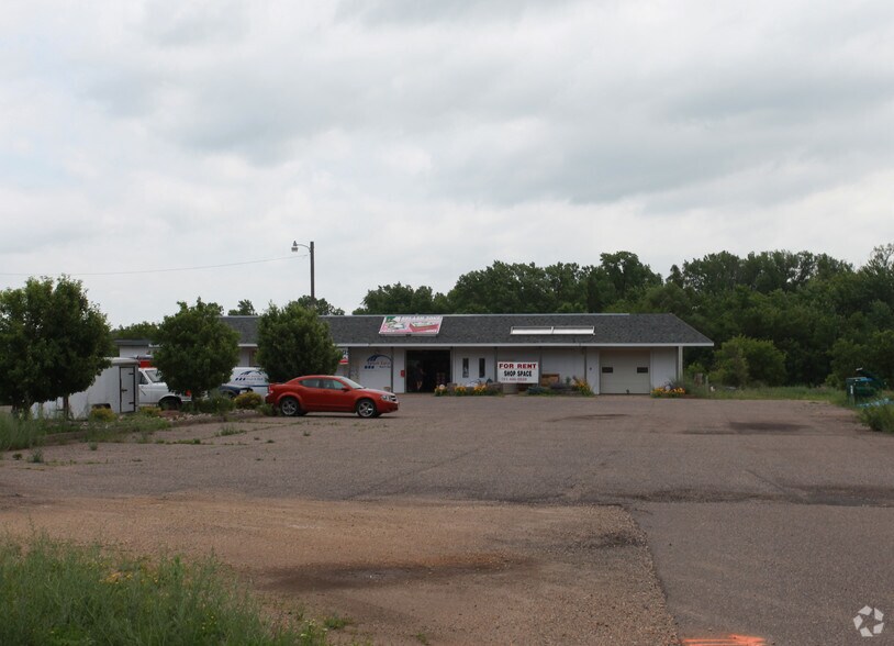 More Photos Of 8170 Wi-65, River Falls Service For Sale