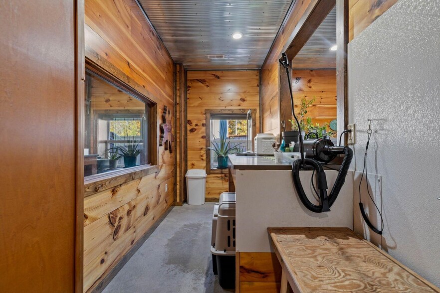 More Photos Of 558 Lucky Rd, Seymour Service For Sale