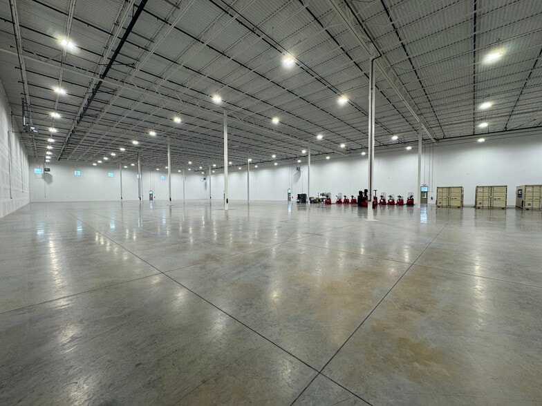 More Photos Of 60 Industrial Ct, Prosperity Distribution For Lease