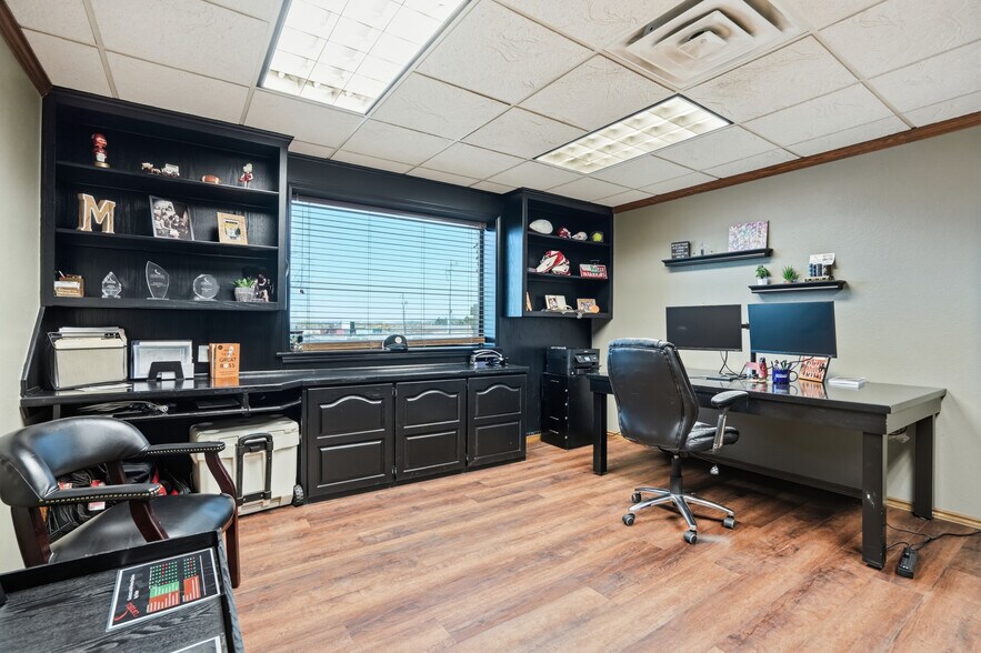 More Photos Of 14220 S Meridian Ave, Oklahoma City Warehouse For Sale