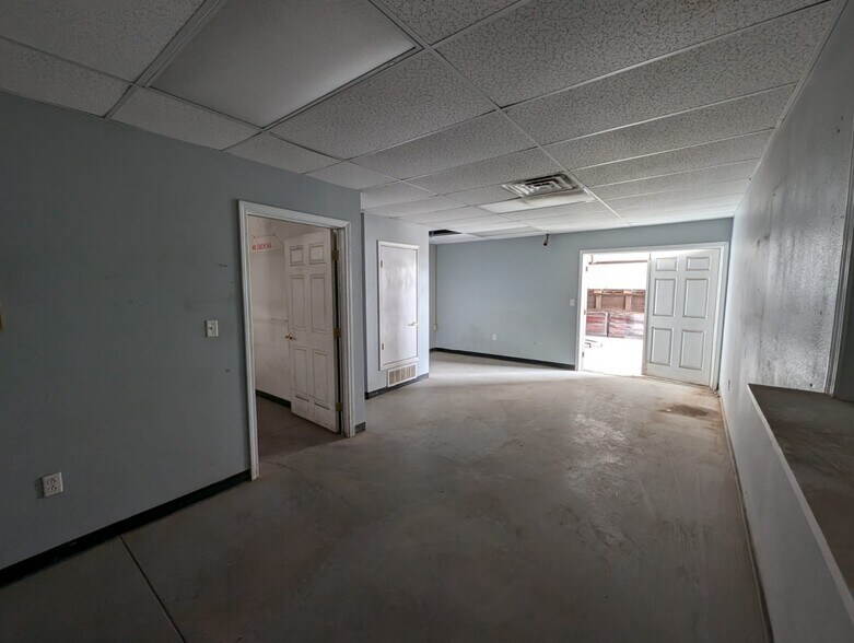 More Photos Of 8000 Escobar Dr, El Paso Land For Lease