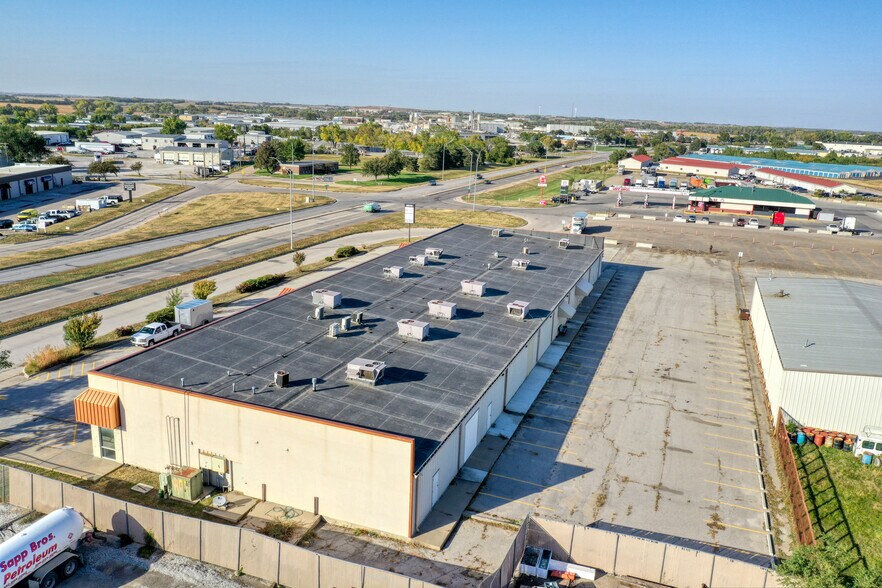 More Photos Of 5945 Cornhusker Hwy, Lincoln Flex For Lease