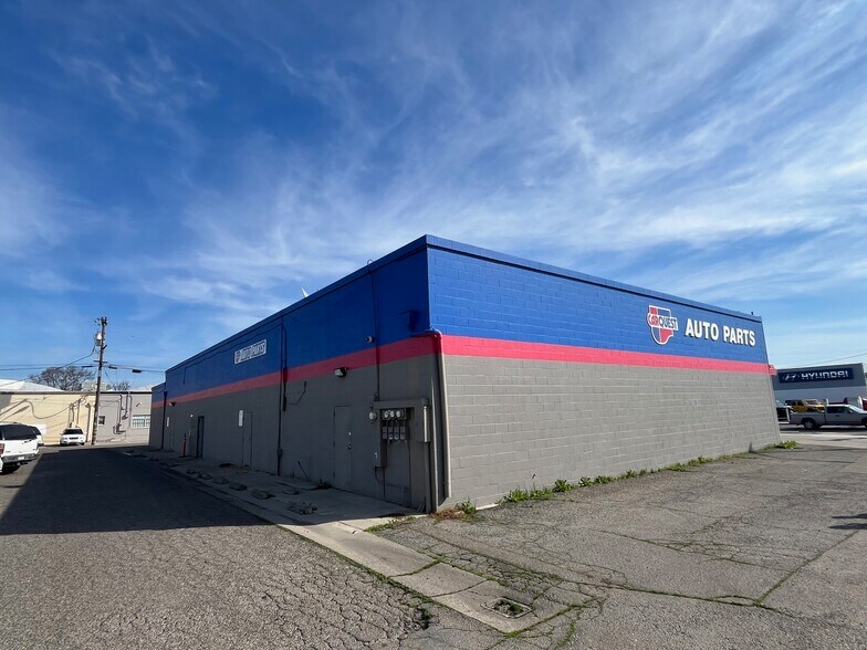 More Photos Of 1603-1607 V St, Merced Freestanding For Sale