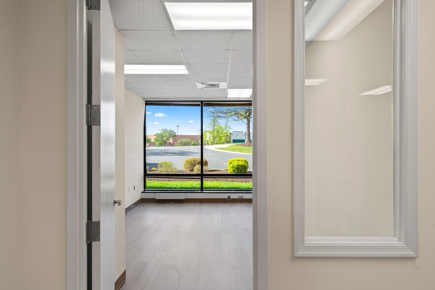 More Photos Of 14325 Willard Rd, Chantilly Office For Lease