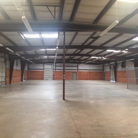 More Photos Of 394 Commerce Blvd, Bogart Warehouse For Lease