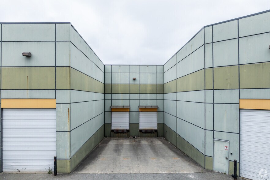 More Photos Of 19072 26th Ave, Surrey Warehouse For Lease