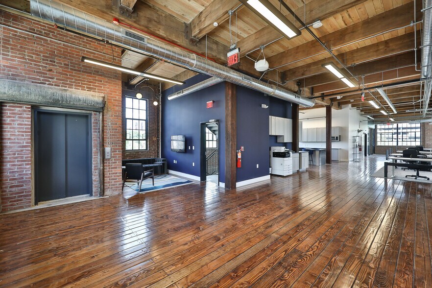 More Photos Of 1100-1102 N Delaware Ave, Philadelphia Office For Lease