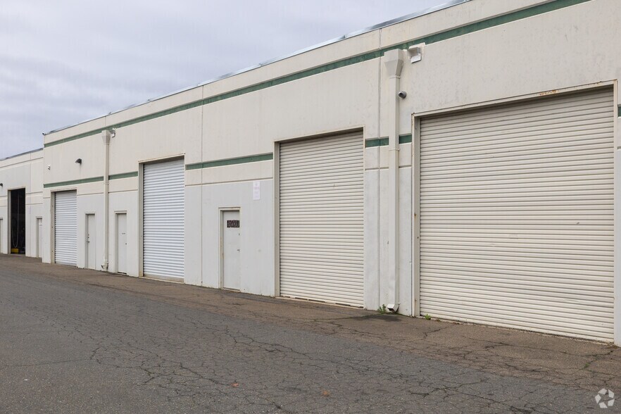 More Photos Of 6105-6115 Main Ave, Orangevale Flex For Lease