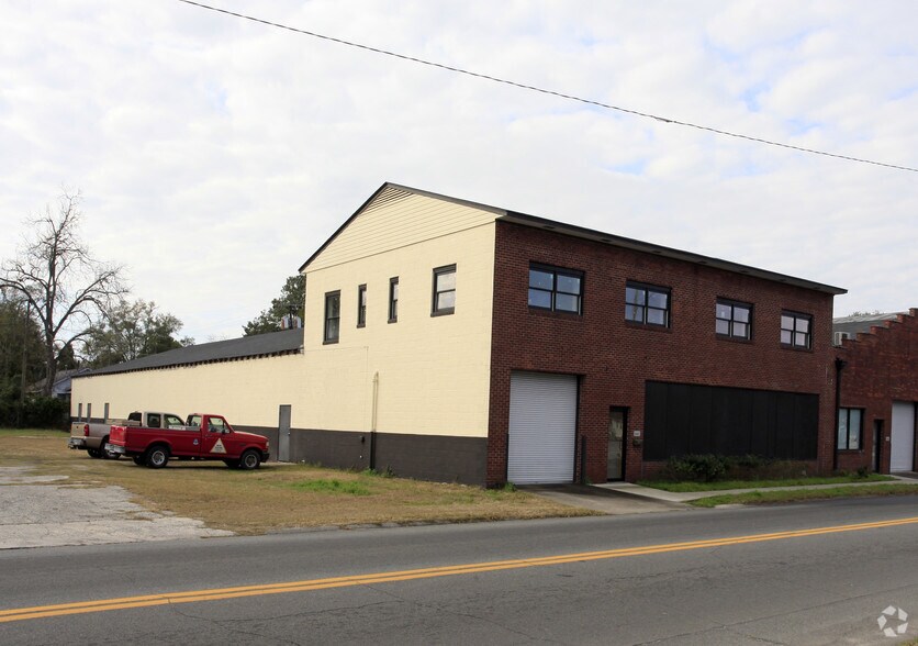 More Photos Of 2027 E Gwinnett St, Savannah Showroom For Lease