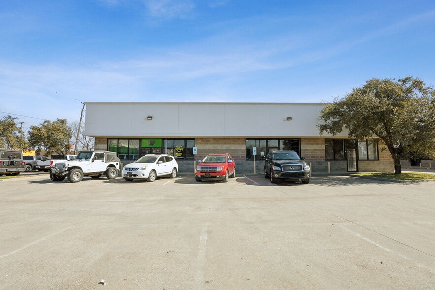 More Photos Of 2020 W Northwest Hwy, Dallas Freestanding For Sale