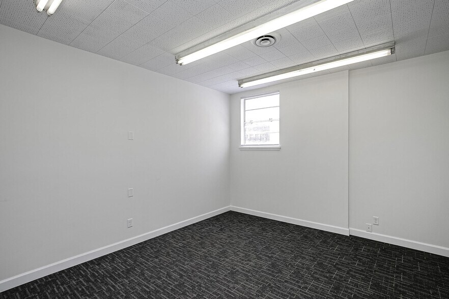More Photos Of 2502 Leavenworth St, Omaha Light Manufacturing For Lease