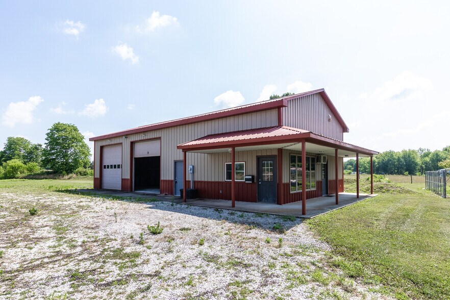 More Photos Of 288 W Brookville Rd, Fountaintown Office For Lease