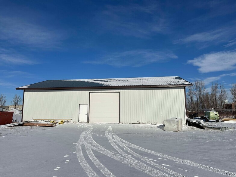 More Photos Of 3335 35th Ave S, Fargo Flex For Sale