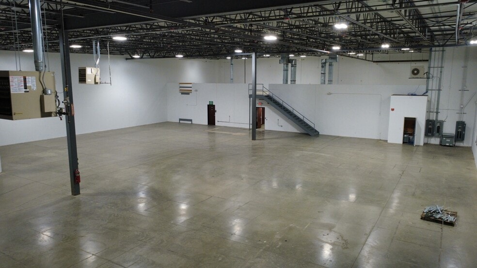 More Photos Of 1601-1627 Rock Creek Blvd, Joliet Distribution For Lease