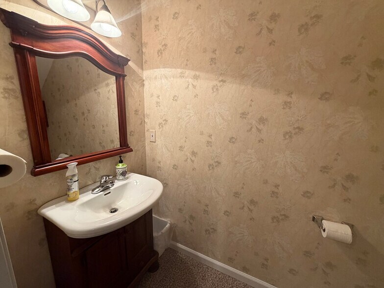 More Photos Of 730 E Second St, Blue Ridge Office For Sale