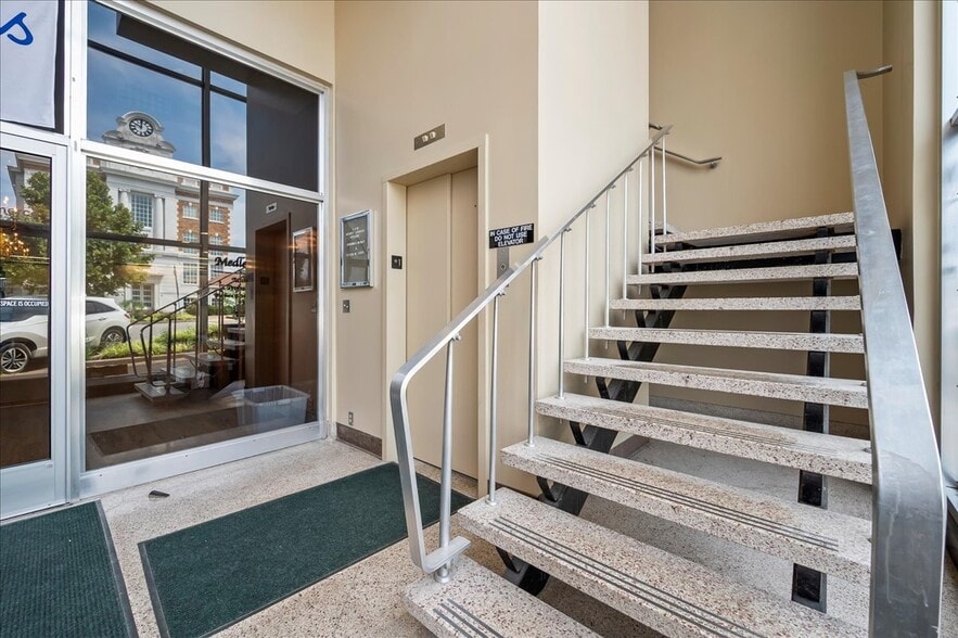 More Photos Of 111 W Commerce St, Lewisburg Bank For Sale