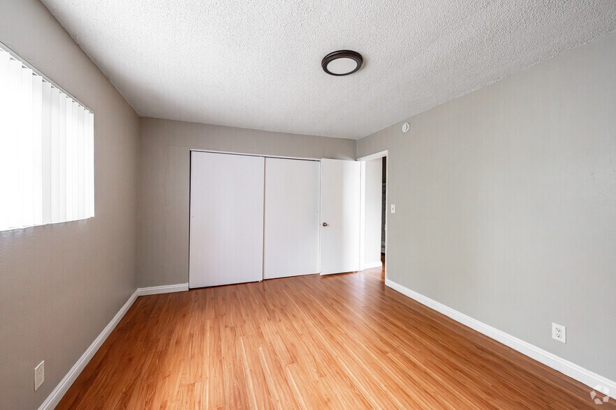 More Photos Of 1425 W Stoneridge Ct, Ontario Apartments For Sale