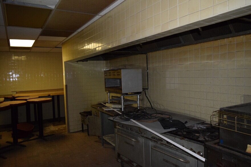 More Photos Of 338 S Wayside Dr, Houston Bar For Sale