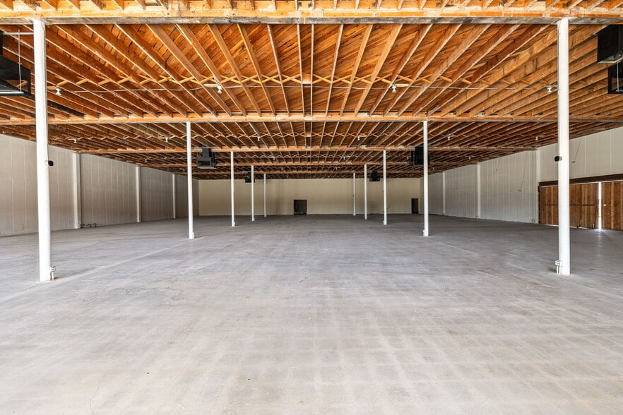 More Photos Of 45151 Oasis St, Indio Freestanding For Lease