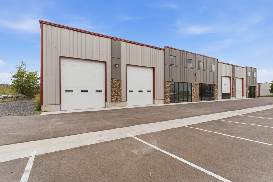 Primary Photo Of 1938 W 3350 S, Roy Manufacturing For Lease