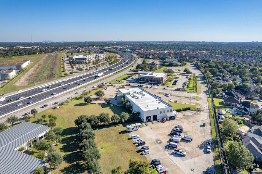 More Photos Of 9949 W Sam Houston Pky N, Houston Office For Lease