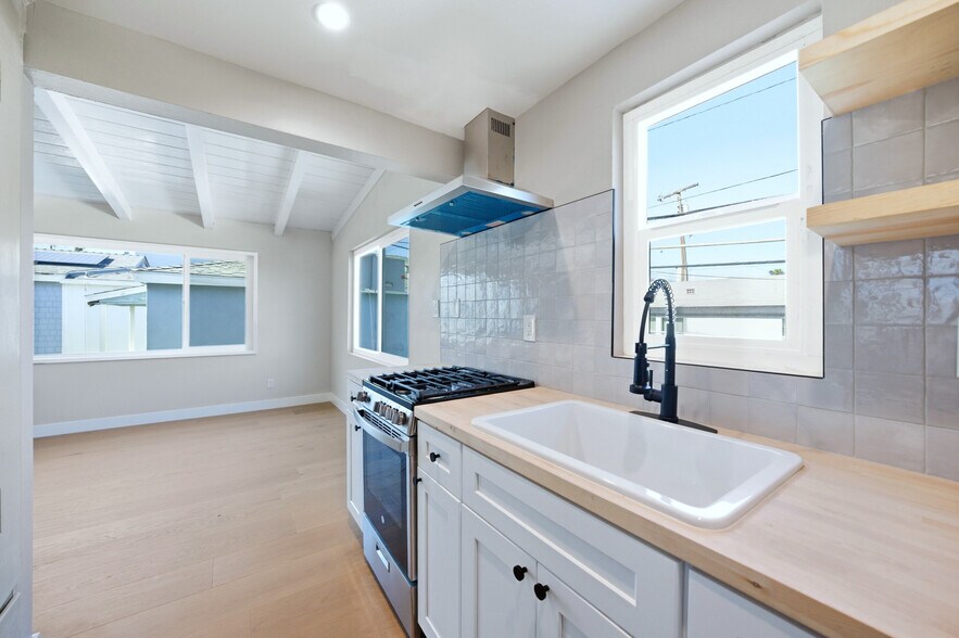 More Photos Of 5339 E Ocean Blvd, Long Beach Apartments For Sale