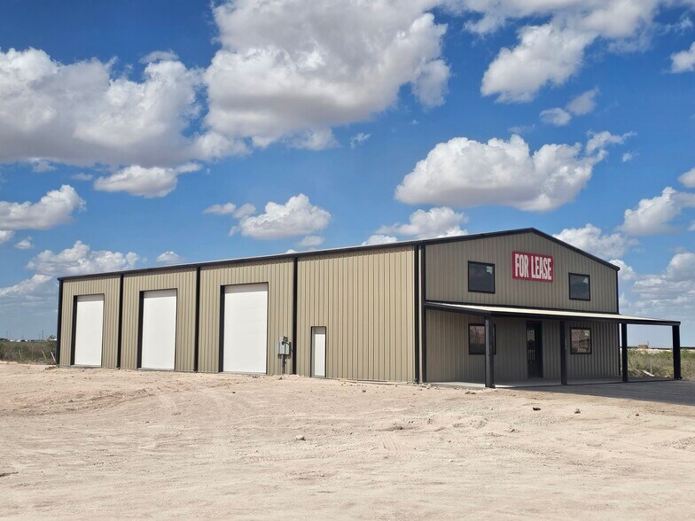 More Photos Of 14010 W Silver Fox Trl, Odessa Warehouse For Lease