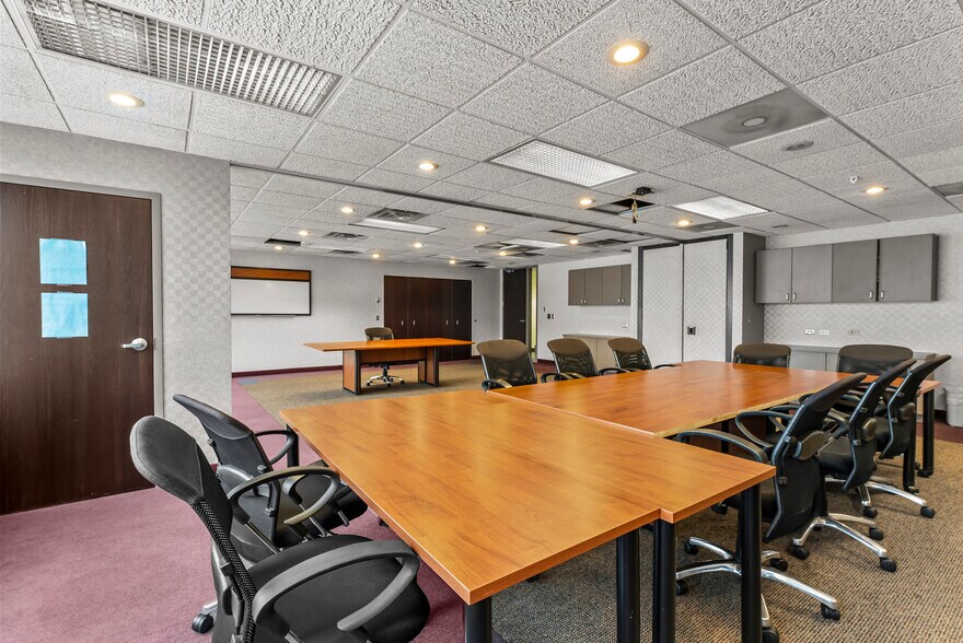 More Photos Of 7301 Ohms Ln, Edina Office For Lease