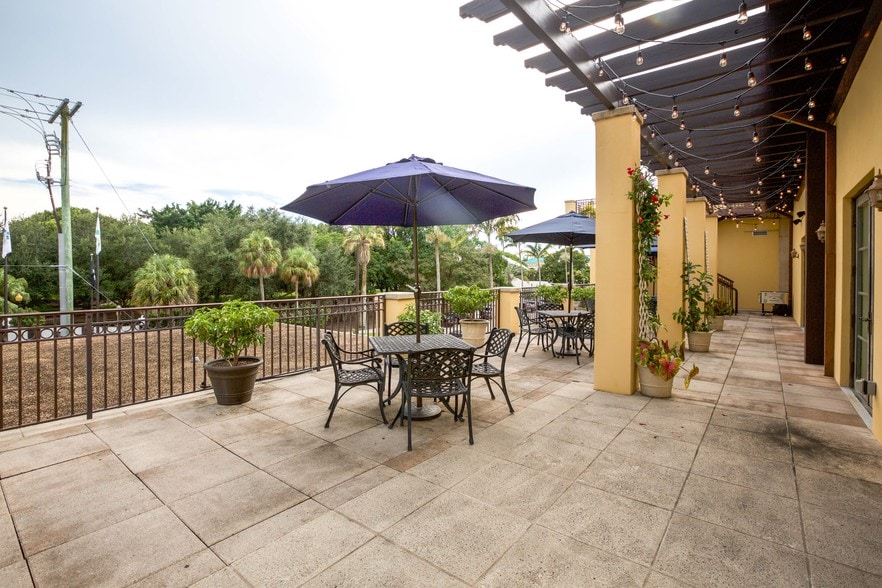 More Photos Of 780 5th Ave S, Naples Storefront Retail Office For Lease