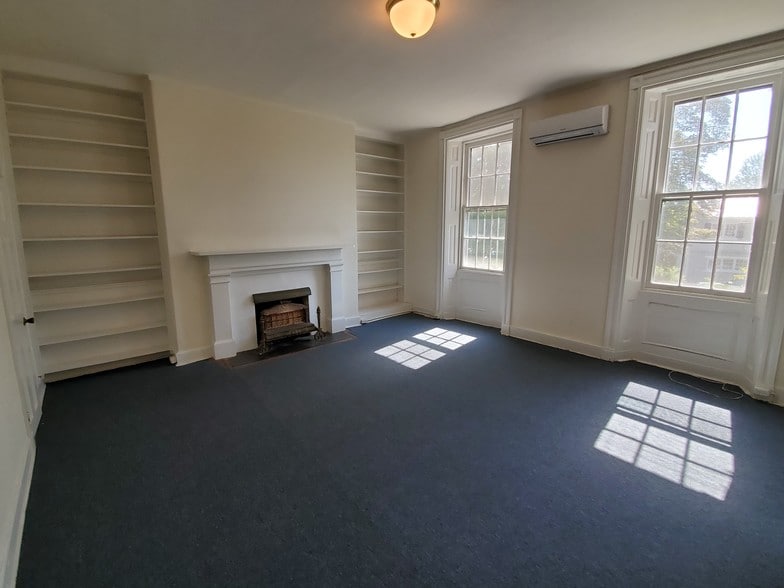 More Photos Of 50 Culpeper St, Warrenton Office Residential For Sale