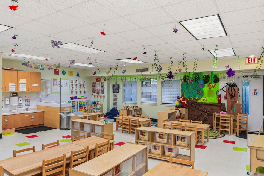 More Photos Of 83 Sugarland Run Dr, Sterling Daycare Center For Lease