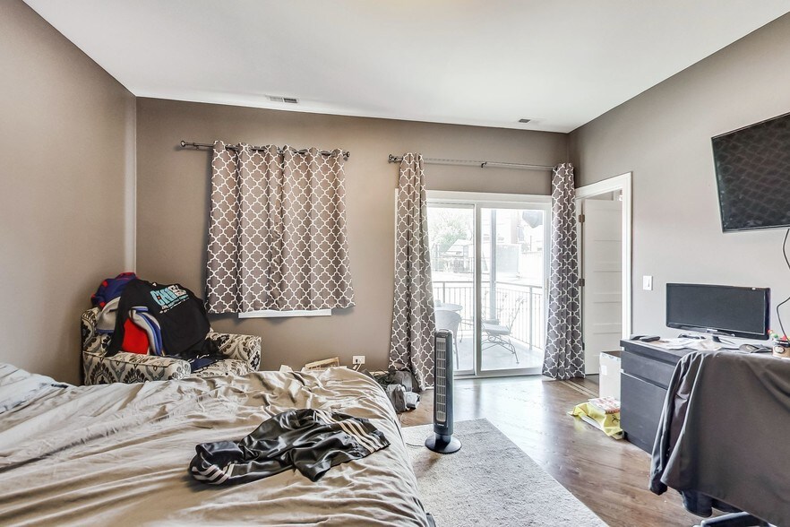 More Photos Of 2636 N Lincoln Ave, Chicago Apartments For Lease