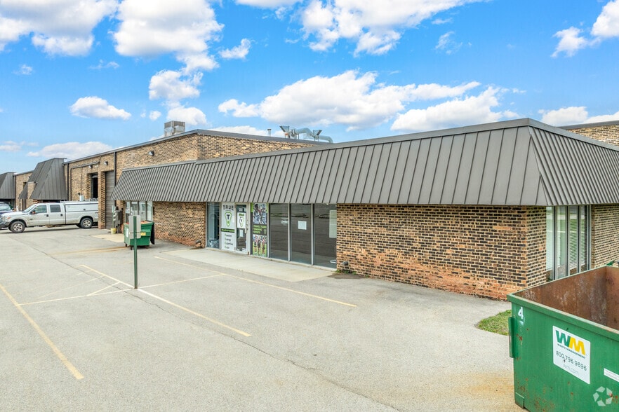 More Photos Of 120-157 Eisenhower Ln N, Lombard Warehouse For Lease