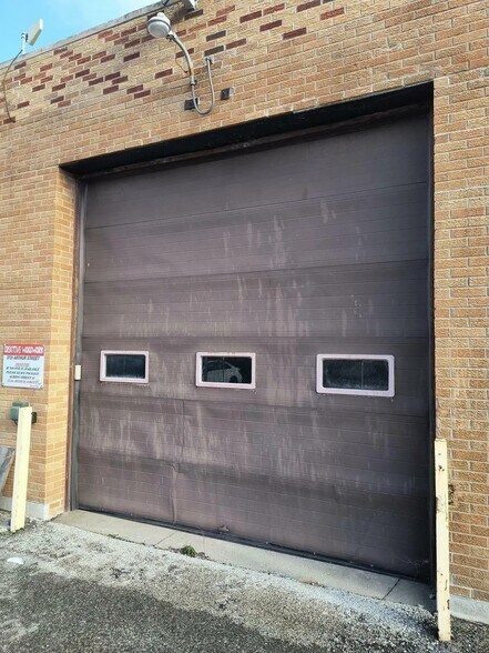 More Photos Of 3731 Arthur St, Gary Warehouse For Lease