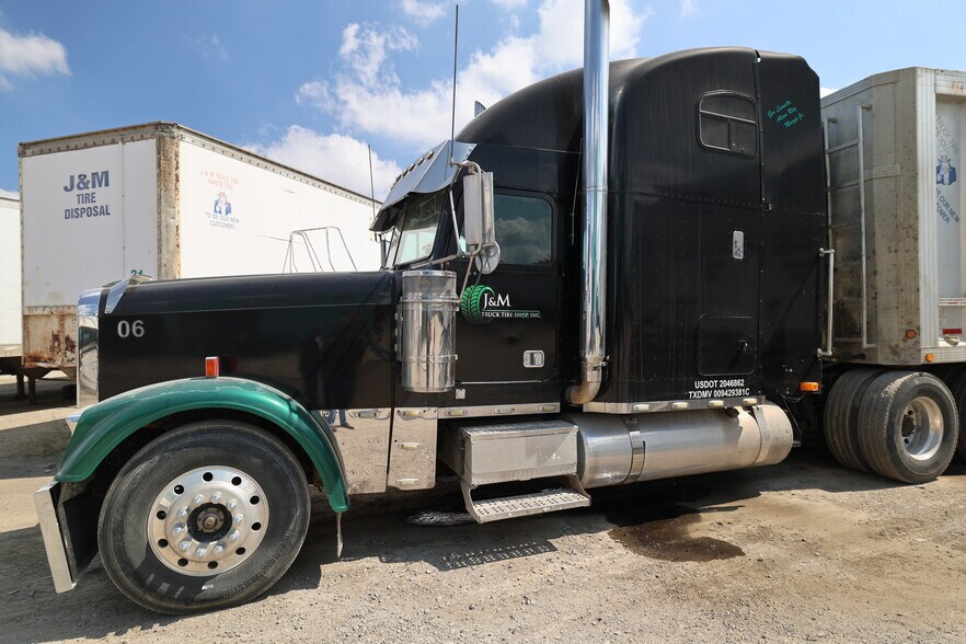 More Photos Of 11420 S State Highway 16, San Antonio Auto Repair For Sale