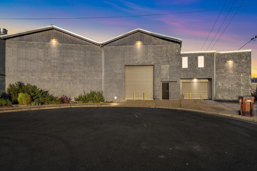 More Photos Of 1000 Calcot Pl, Oakland Warehouse For Sale