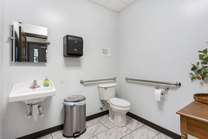 More Photos Of 7532 Clyde Park Ave SW, Byron Center Truck Terminal For Sale