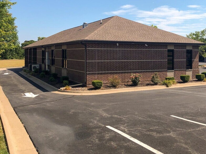 More Photos Of 291 E Hwy CC, Nixa Bank For Lease