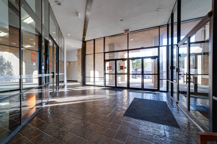 More Photos Of 101 S Jim Wright Fwy, White Settlement Office For Lease