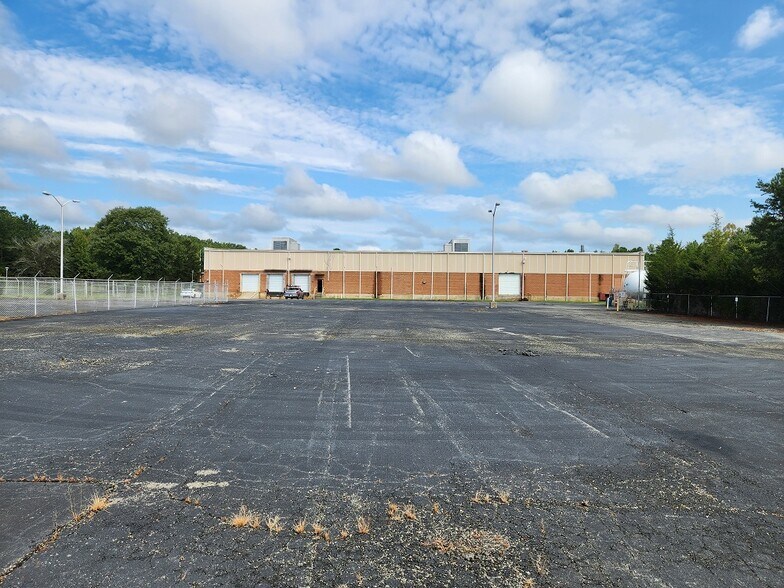 More Photos Of 400 Industrial Park Rd, Farmville Manufacturing For Sale