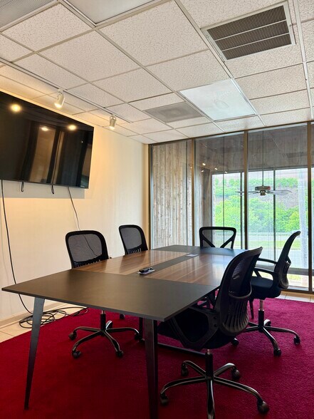 More Photos Of 3902-3904 Franklin Rd, Roanoke Office For Lease