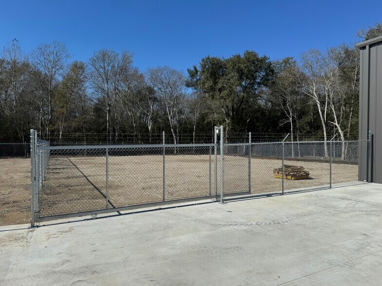 More Photos Of 4230 S Major Dr, Beaumont Warehouse For Lease