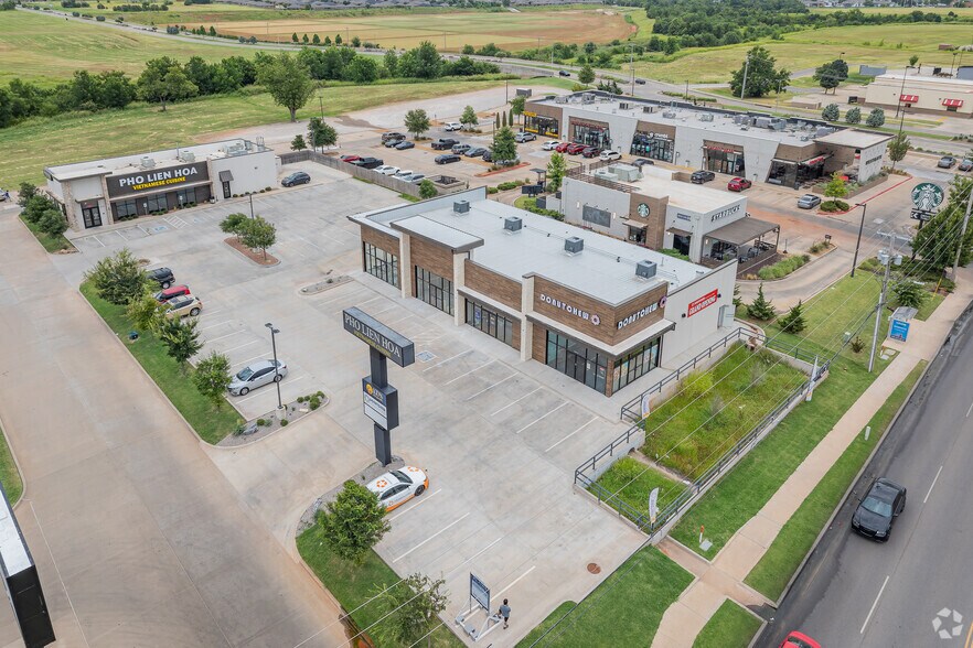 More Photos Of 13200 N Pennsylvania Ave, Oklahoma City General Retail For Lease