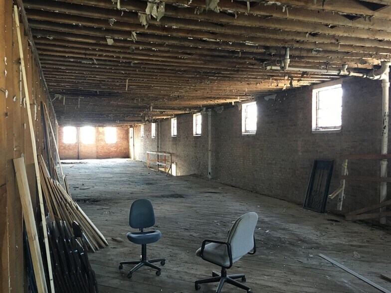 More Photos Of 1 Public Square Red Boiling Springs Sq, Lafayette Flex For Sale