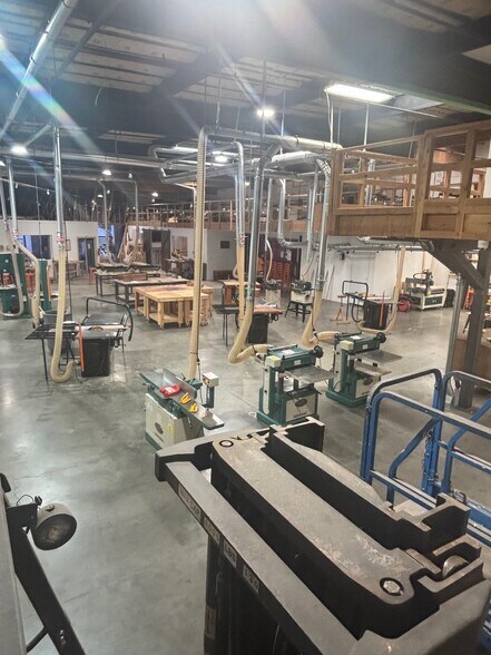 More Photos Of 3305-3311 Grande Vista Dr, Newbury Park Warehouse For Lease